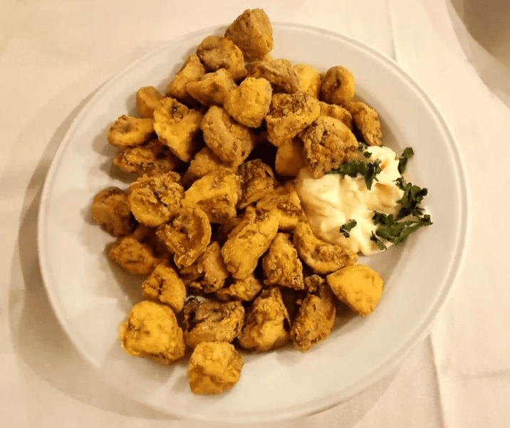 Plato con fritura de champiñones